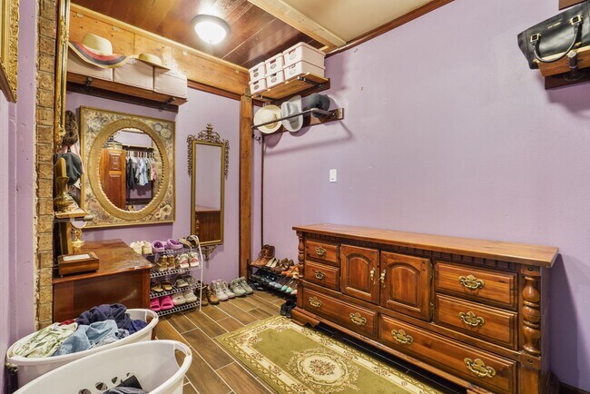 Building Photo - 5003 Mockingbird Ln