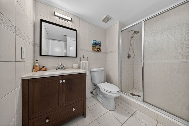 Building Photo - 412 Lakeview Dr