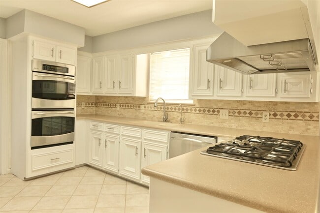 Building Photo - 15327 Alta Mesa Dr