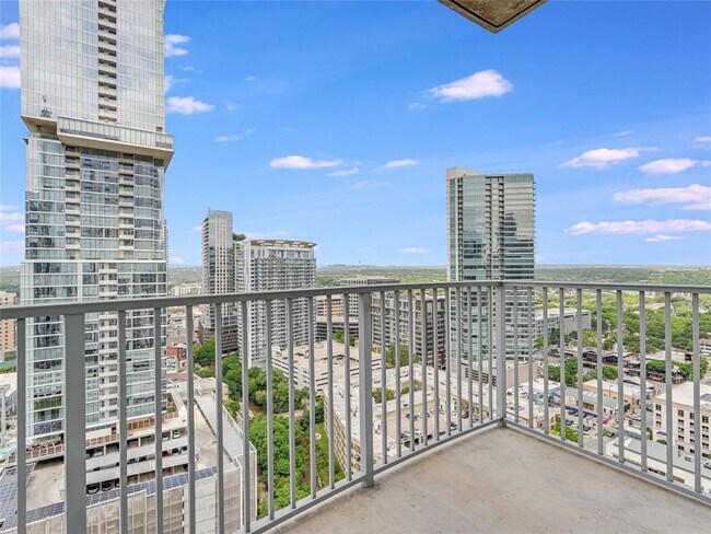 Building Photo - 360 Nueces St