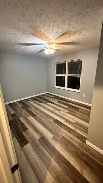 Building Photo - 1588 Meadow Spring Dr
