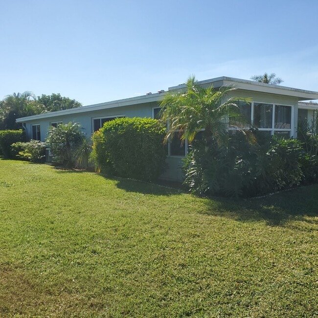 Building Photo - 202 W High Point Terrace