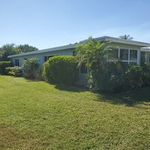 Building Photo - 202 W High Point Terrace