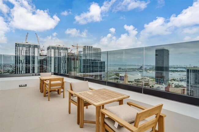 Building Photo - 225 N Miami Ave