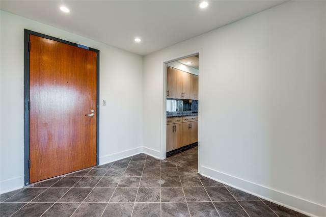 Building Photo - 3030 McKinney Ave