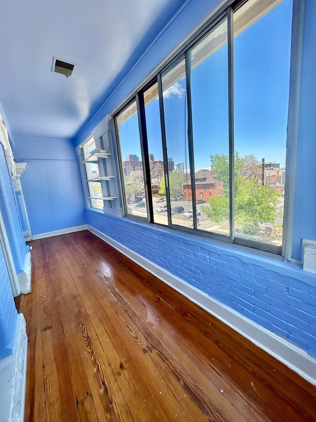 Building Photo - Charming Historic Condo in the Heart of Up...