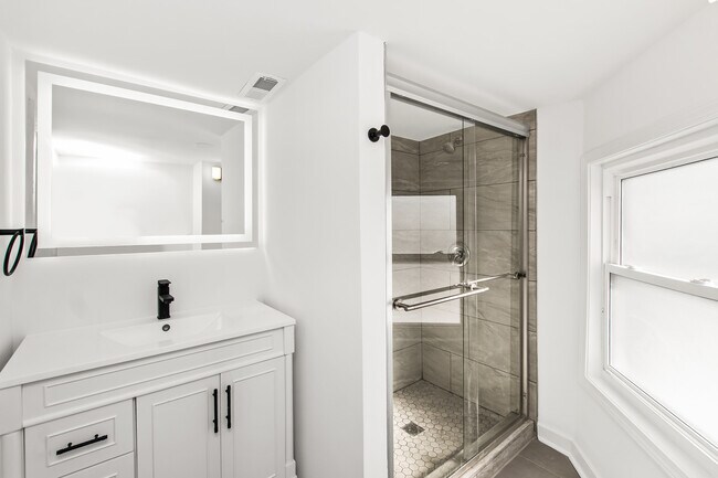 Building Photo - 1919 W Chicago Ave