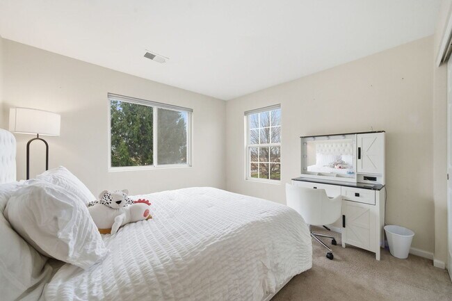 Building Photo - 1836 Candlelight Cir