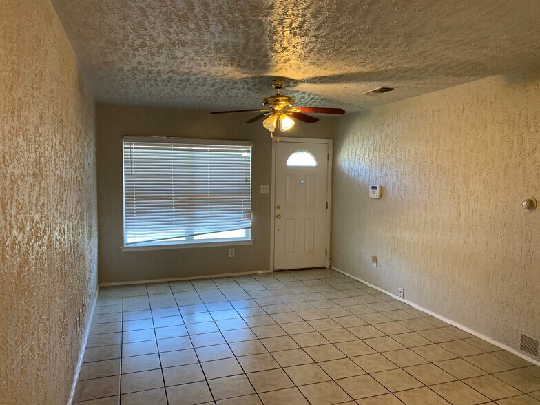 Building Photo - 603 Freestone Dr