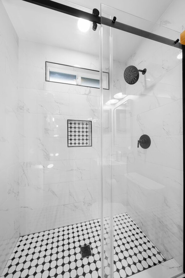 Building Photo - Beautiful newly renovated home available n...