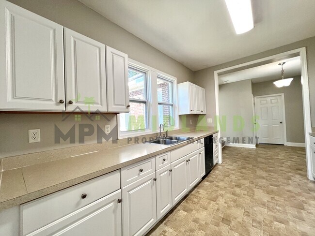 Building Photo - 3202 Belvedere Dr