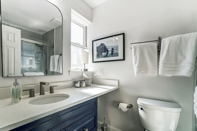 Building Photo - (Coming Soon) Fully Furnished Condo Uptown!!