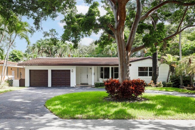 Building Photo - 921 Alava Ave
