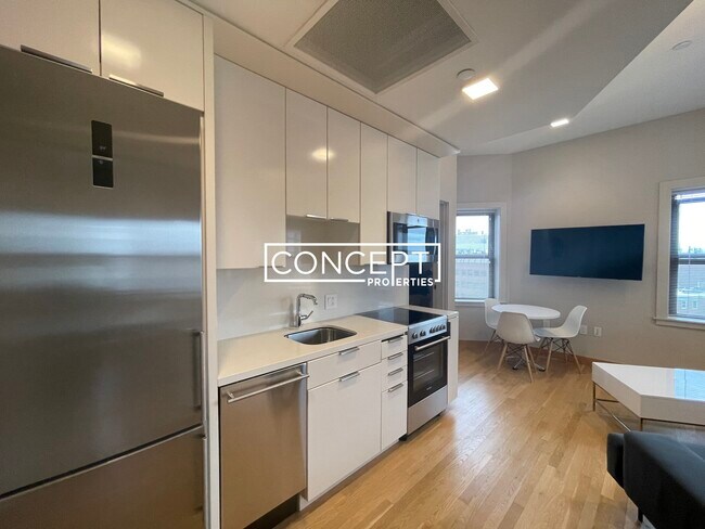 Building Photo - 115 Mt Auburn St