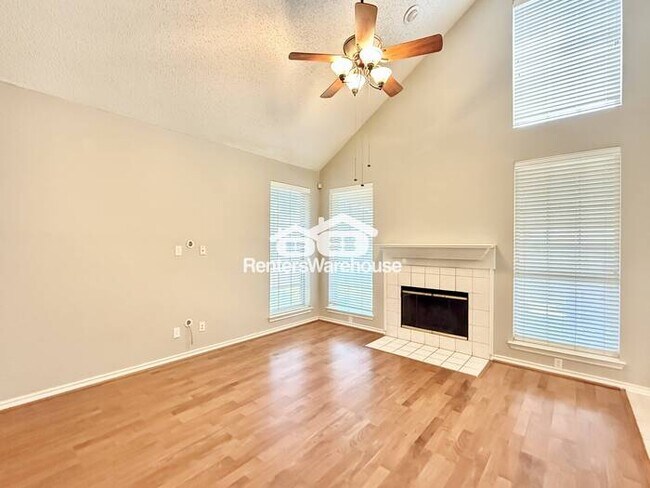 Building Photo - Beautiful Two-Story Home with Space, Comfo...