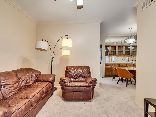 Building Photo - 921 Marine Dr