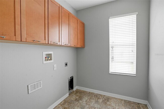 Building Photo - 9913 Edmonton Dr