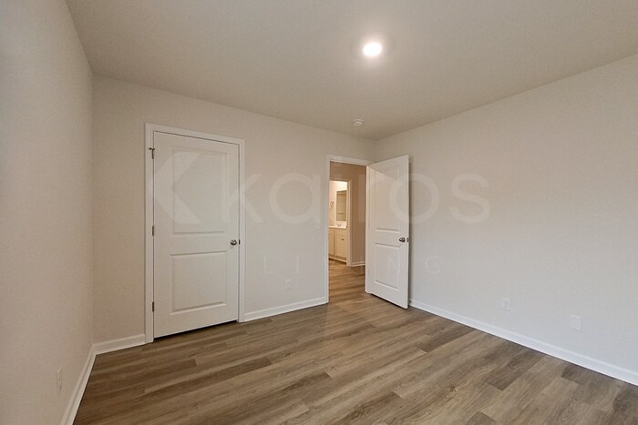 Building Photo - 123 Overstreet Way
