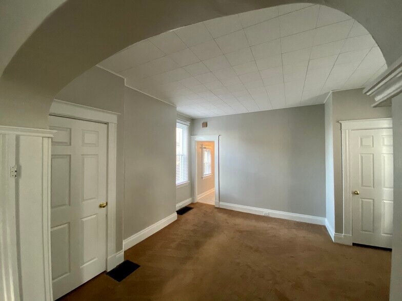 Building Photo - 4816 Myrtle Ave