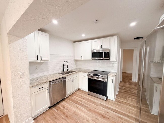 Building Photo - 4009 Deleuil Ave