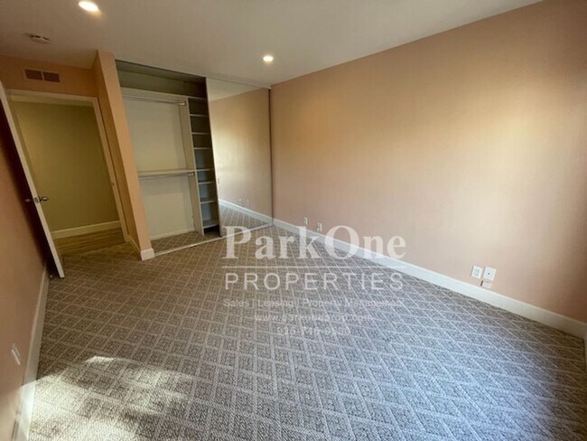 Building Photo - Spacious Condo Near Downtown Walnut Creek ...