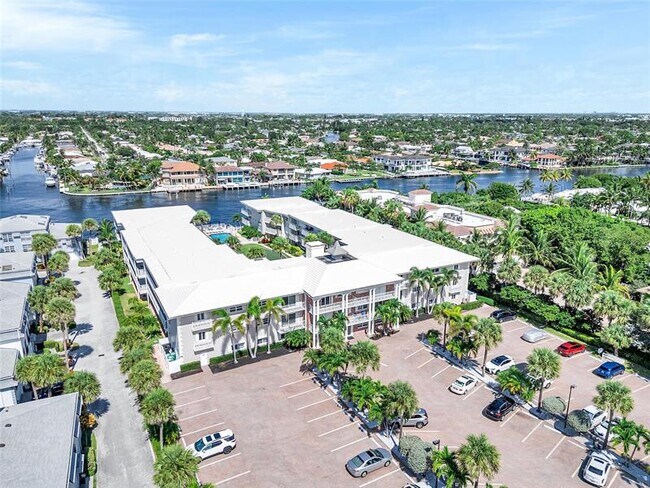 Building Photo - 1198 Hillsboro Mile