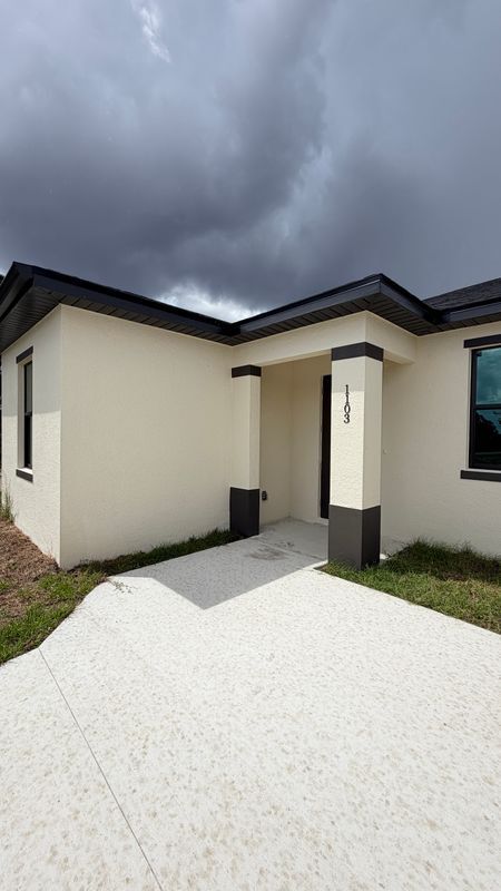 Building Photo - 1103 Dean St E