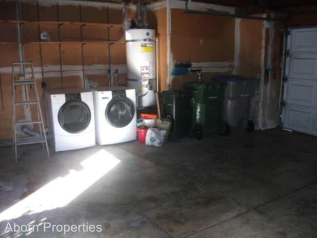 Building Photo - 3 br, 1.5 bath House - 2210 Amberwood Lane