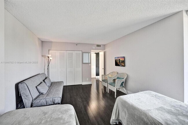 Building Photo - 20355 NE 34th Ct