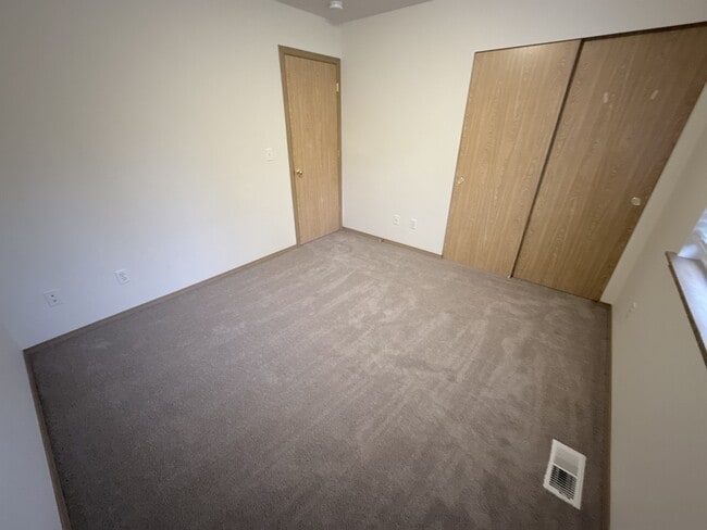 Building Photo - 414 91st Ave SE