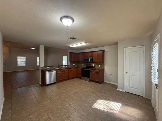 Building Photo - 701 Westwood Ct