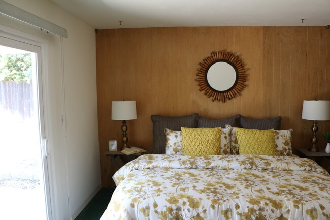 Building Photo - 2000 sq feet 5 bed 3 bath home close to Poly!!