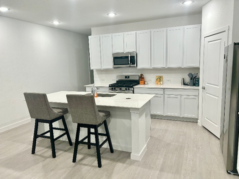 Building Photo - 1419 Caceres Spur