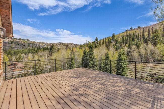 Building Photo - Pinebrook Luxury Remodeled Home