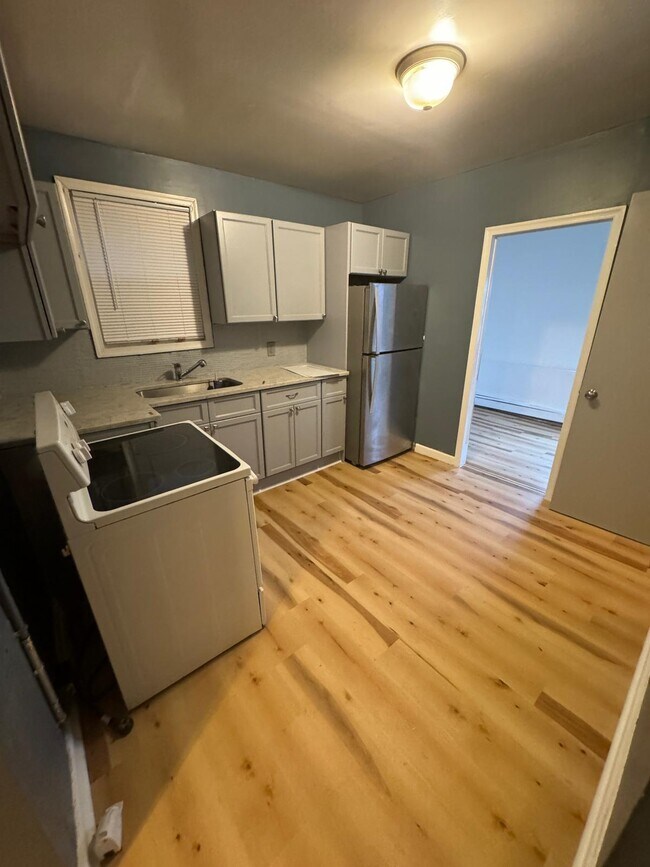 Building Photo - 150 S 13th Ave