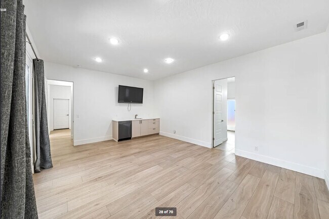 Building Photo - 2548 E 1480 S