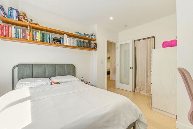 Building Photo - Beautifully Remodeled 4BR + Office Mill Valley Home — Furnished, Private 3/4-Acre Setting, Walk t...