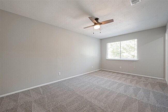 Building Photo - 6 N Waxberry Rd