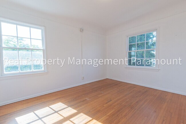 Building Photo - 5823 Saturn St