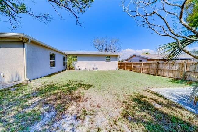 Building Photo - 11472 Park Blvd