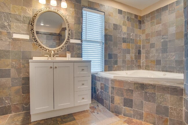 Building Photo - Spacious 3BR with Sunroom & Eat-In Kitchen – Holsberry Estates-Military Special: ½ OFF Security D...