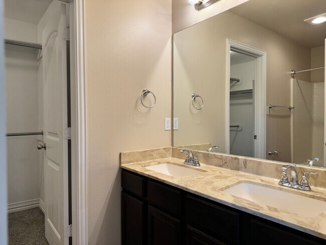 Building Photo - 309 Princess Place