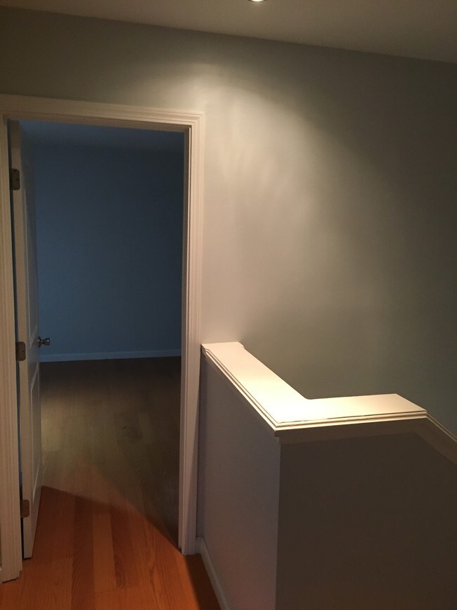 Building Photo - 389 Half Moon Ln