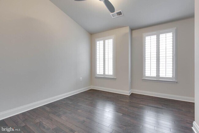 Building Photo - 8526 Pine Springs Dr