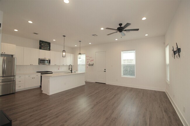 Building Photo - 1218 Mcneil St