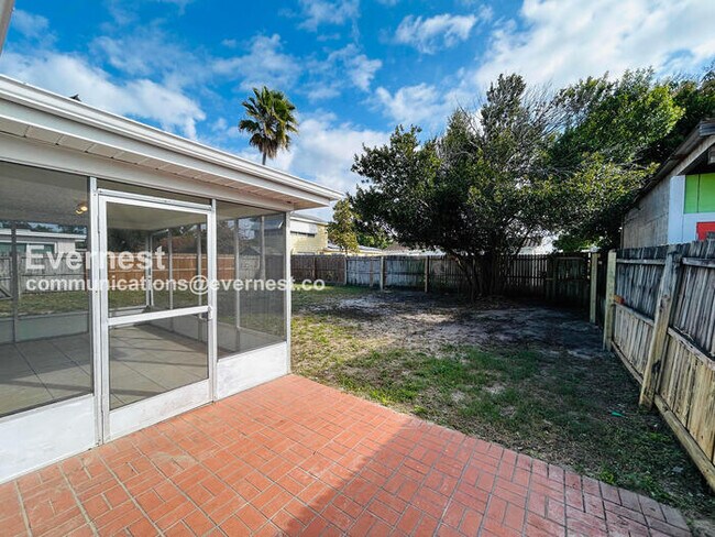 Building Photo - 1126 Normandy Blvd