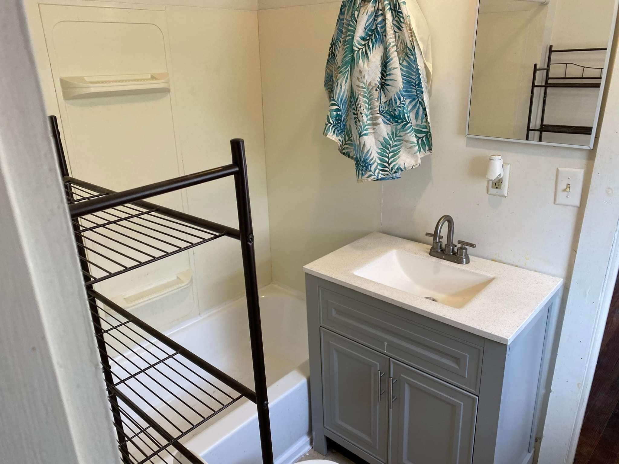 Bathroom - 304 E 8th Ave