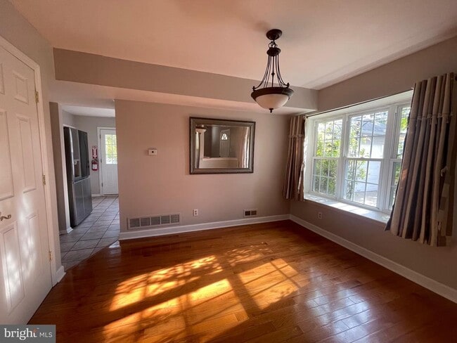 Building Photo - 4 Brookview Dr
