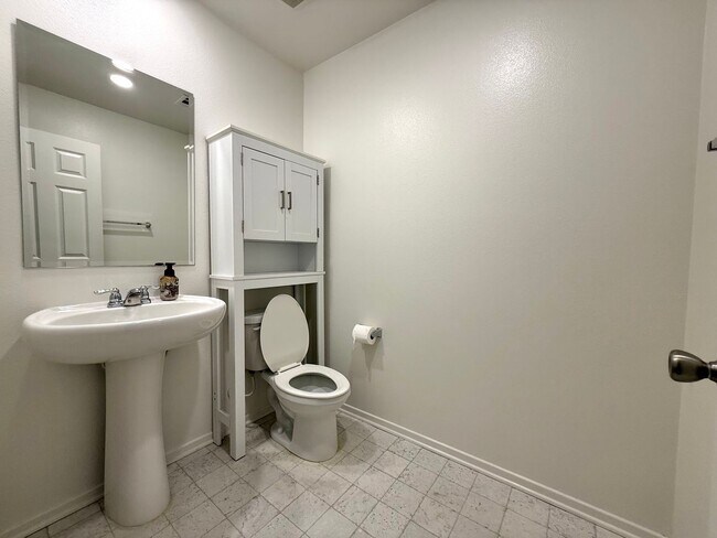 Building Photo - Modern Three Bedroom Townhouse in gated community of El Paseo $2,995.