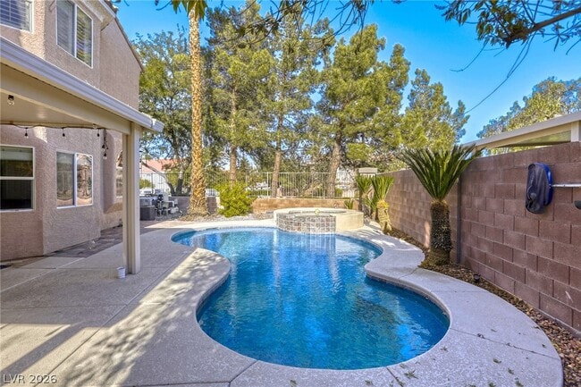 Building Photo - 756 Ezzat St